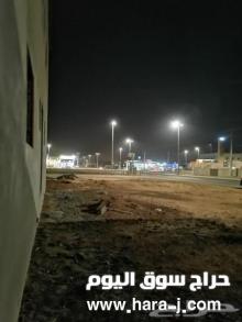 للبيع بيت عظم اربع شقق